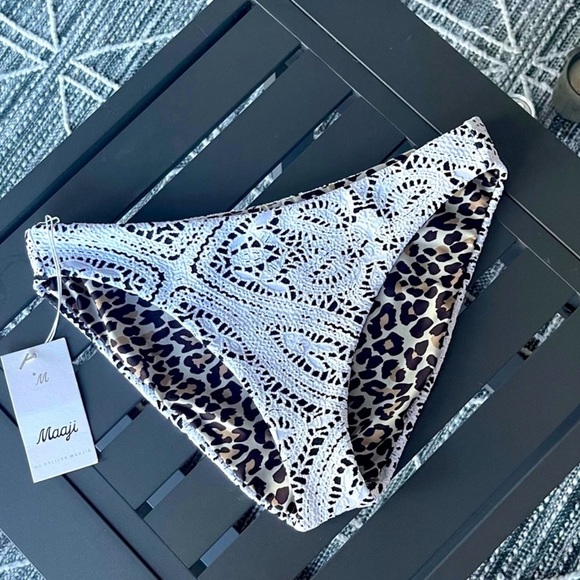 (BOTTOMS) Maaji Snazzy Lace Reversible Bikini Bottoms. - Picture 1 of 6
